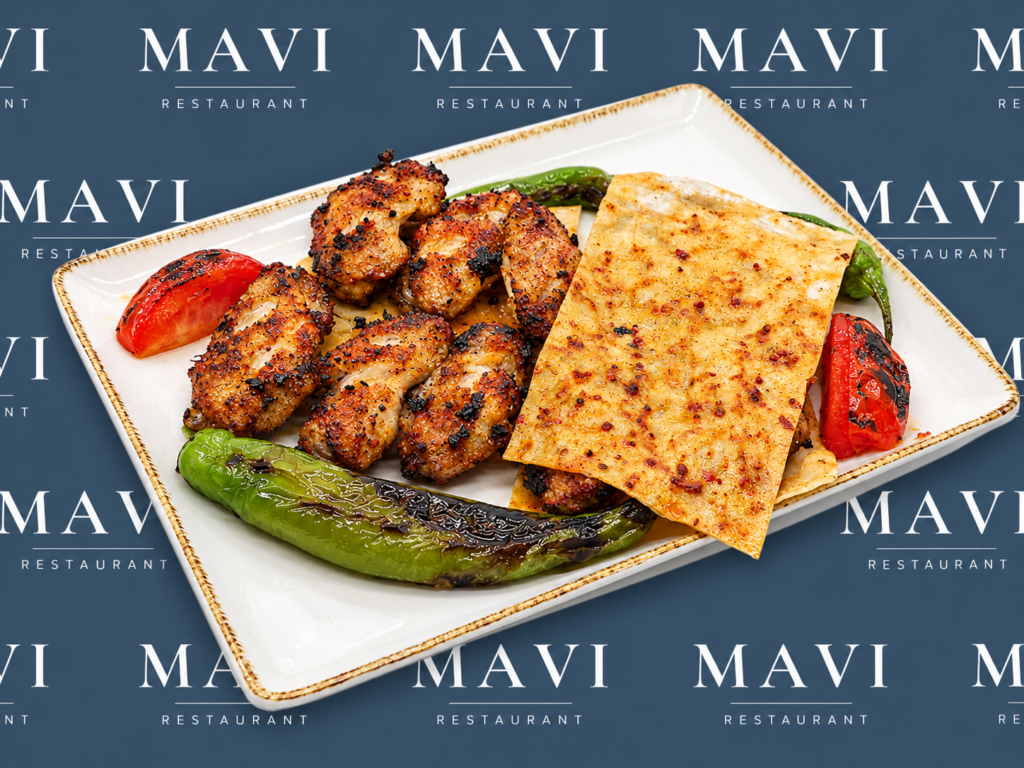 Gegrillte Hähnchenflügel / Tavuk Kanat