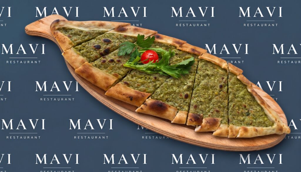 Mavi Spezial Pide mit Pistazien / Fıstıklı Pide